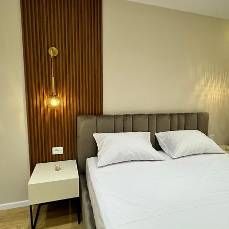 E&R Apartments At Myslym Shyri Tiranë Ngoại thất bức ảnh