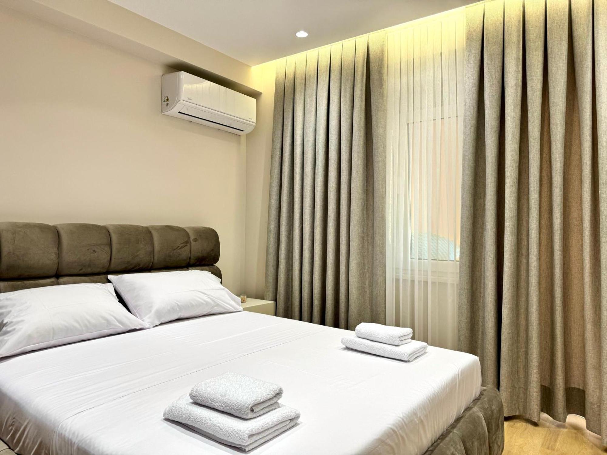 E&R Apartments At Myslym Shyri Tiranë Ngoại thất bức ảnh