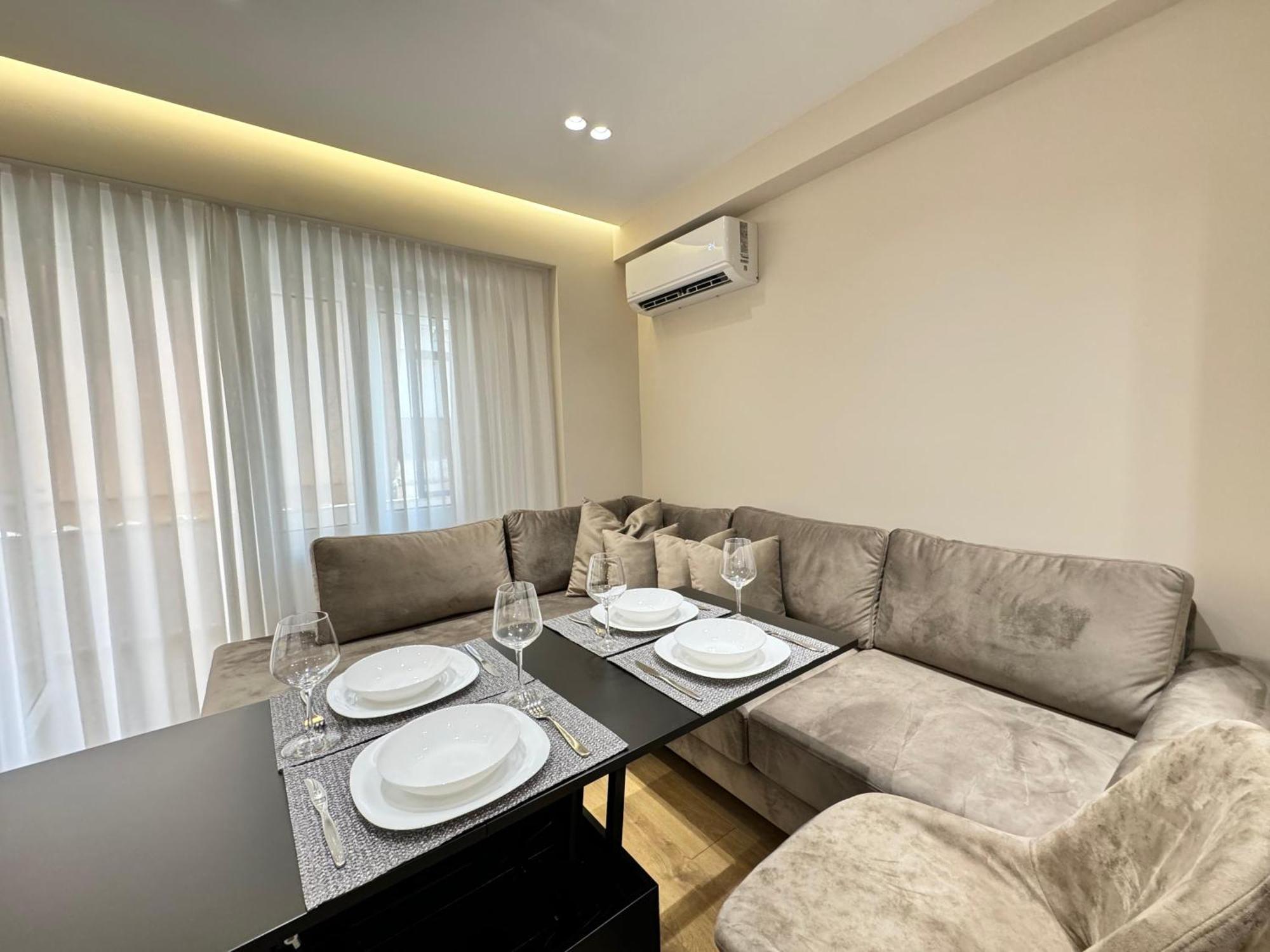 E&R Apartments At Myslym Shyri Tiranë Ngoại thất bức ảnh