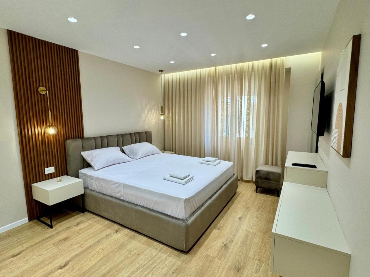 E&R Apartments At Myslym Shyri Tiranë Ngoại thất bức ảnh