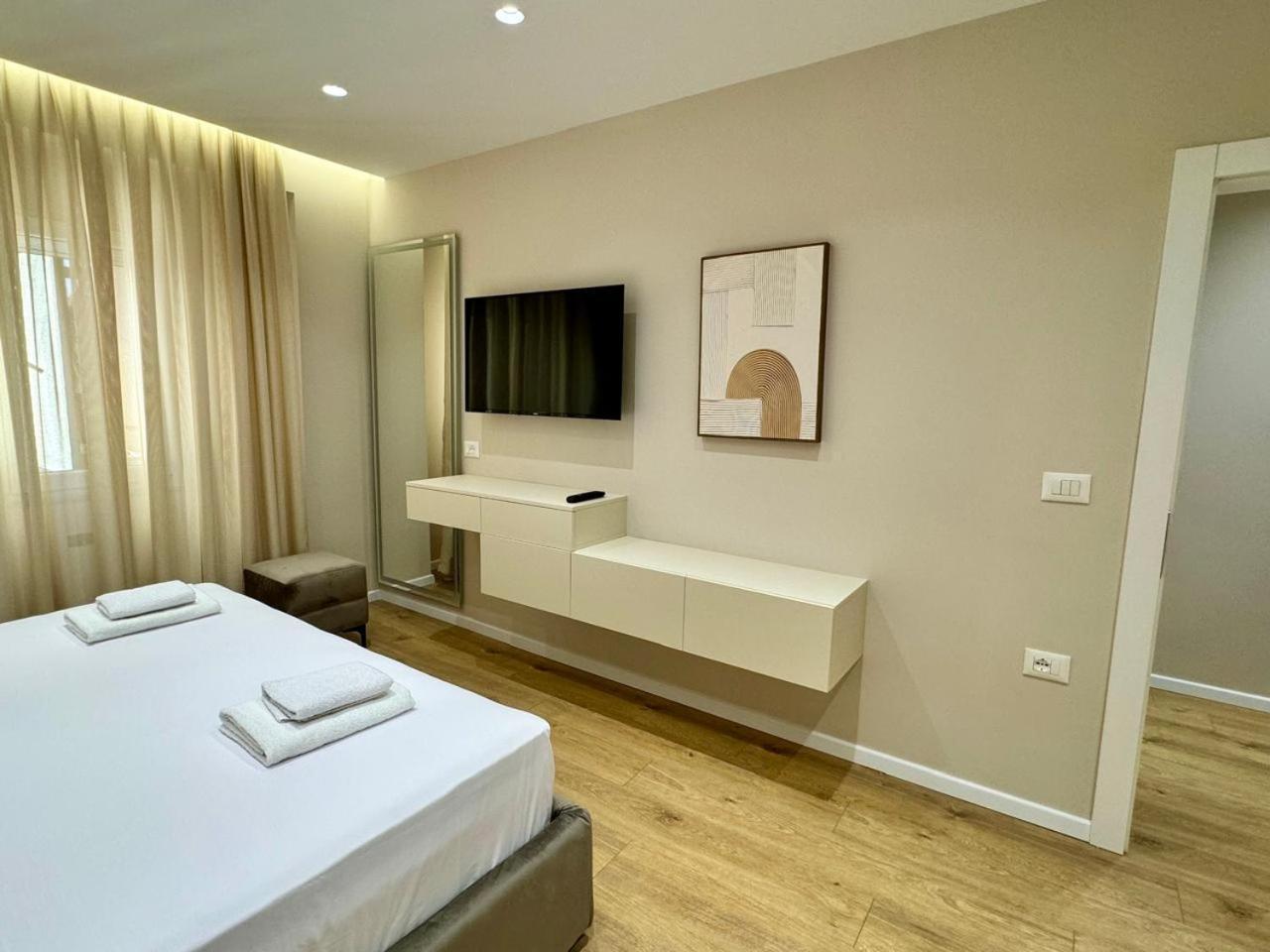 E&R Apartments At Myslym Shyri Tiranë Ngoại thất bức ảnh