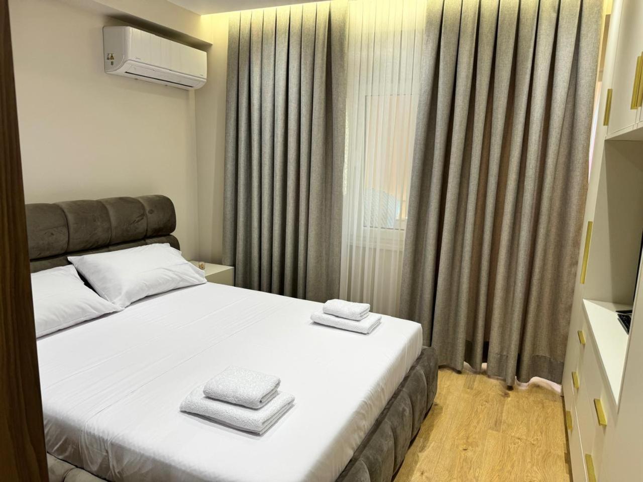 E&R Apartments At Myslym Shyri Tiranë Ngoại thất bức ảnh