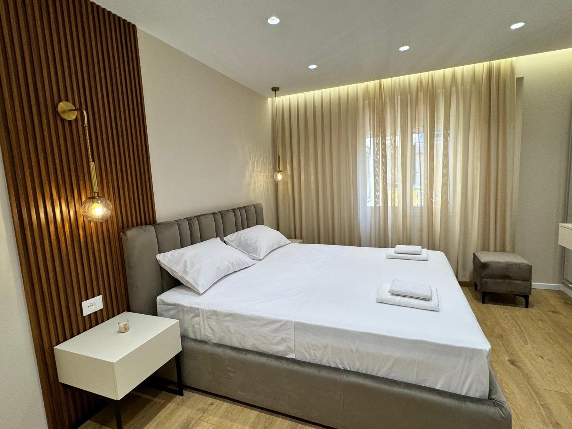 E&R Apartments At Myslym Shyri Tiranë Ngoại thất bức ảnh
