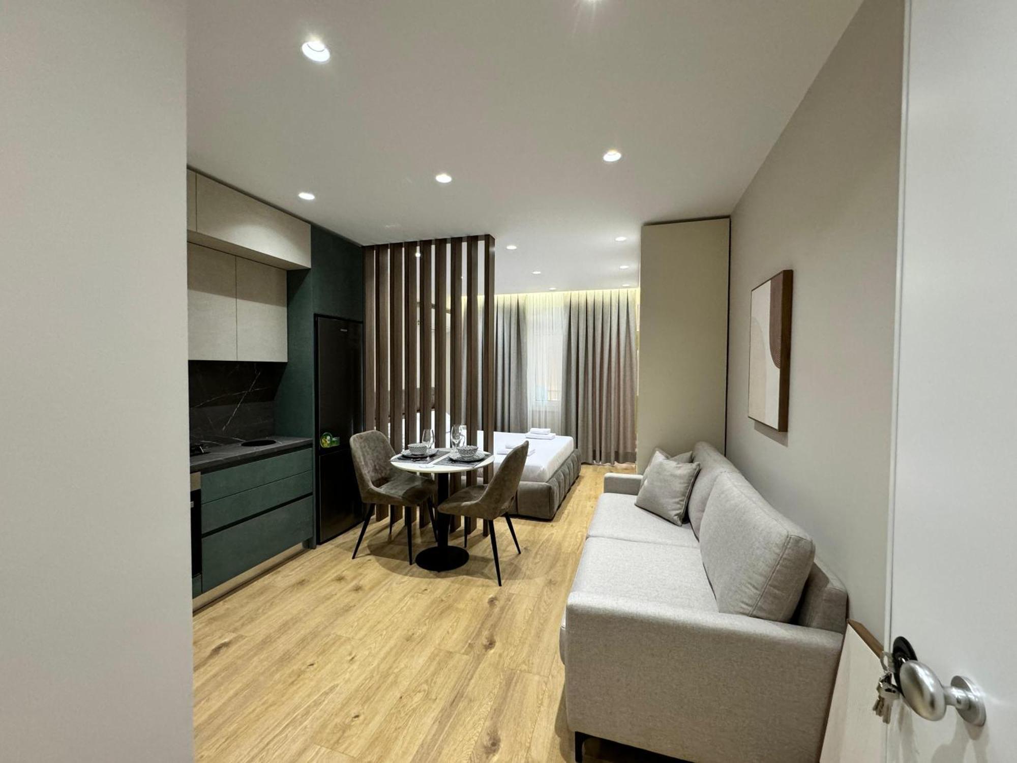 E&R Apartments At Myslym Shyri Tiranë Ngoại thất bức ảnh