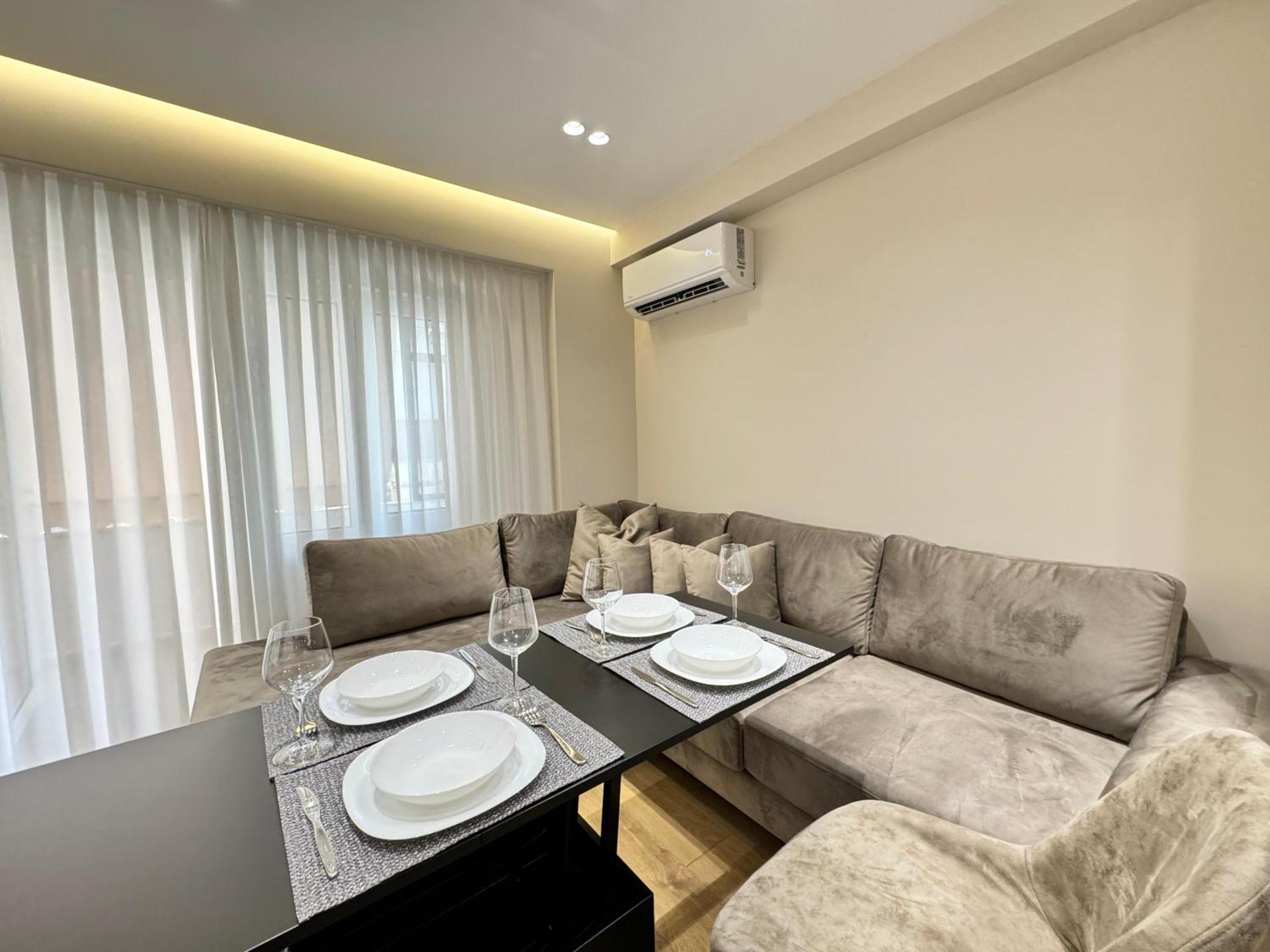 E&R Apartments At Myslym Shyri Tiranë Ngoại thất bức ảnh