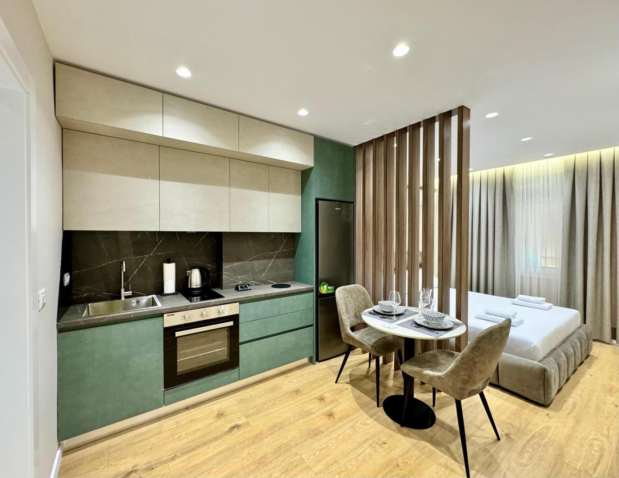 E&R Apartments At Myslym Shyri Tiranë Ngoại thất bức ảnh