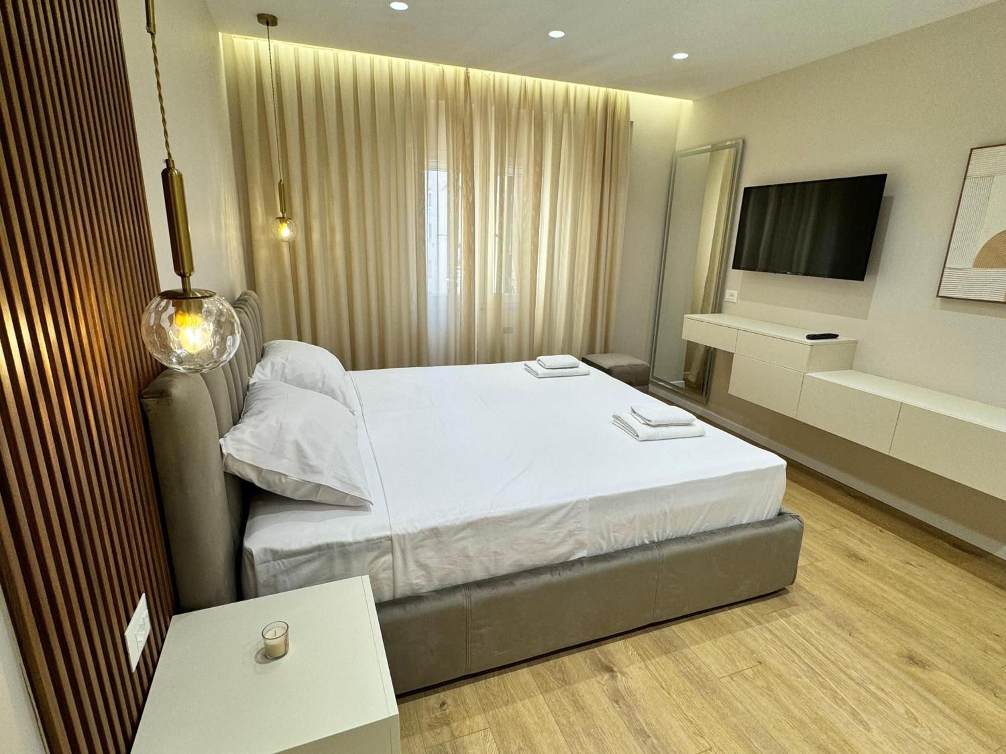 E&R Apartments At Myslym Shyri Tiranë Ngoại thất bức ảnh