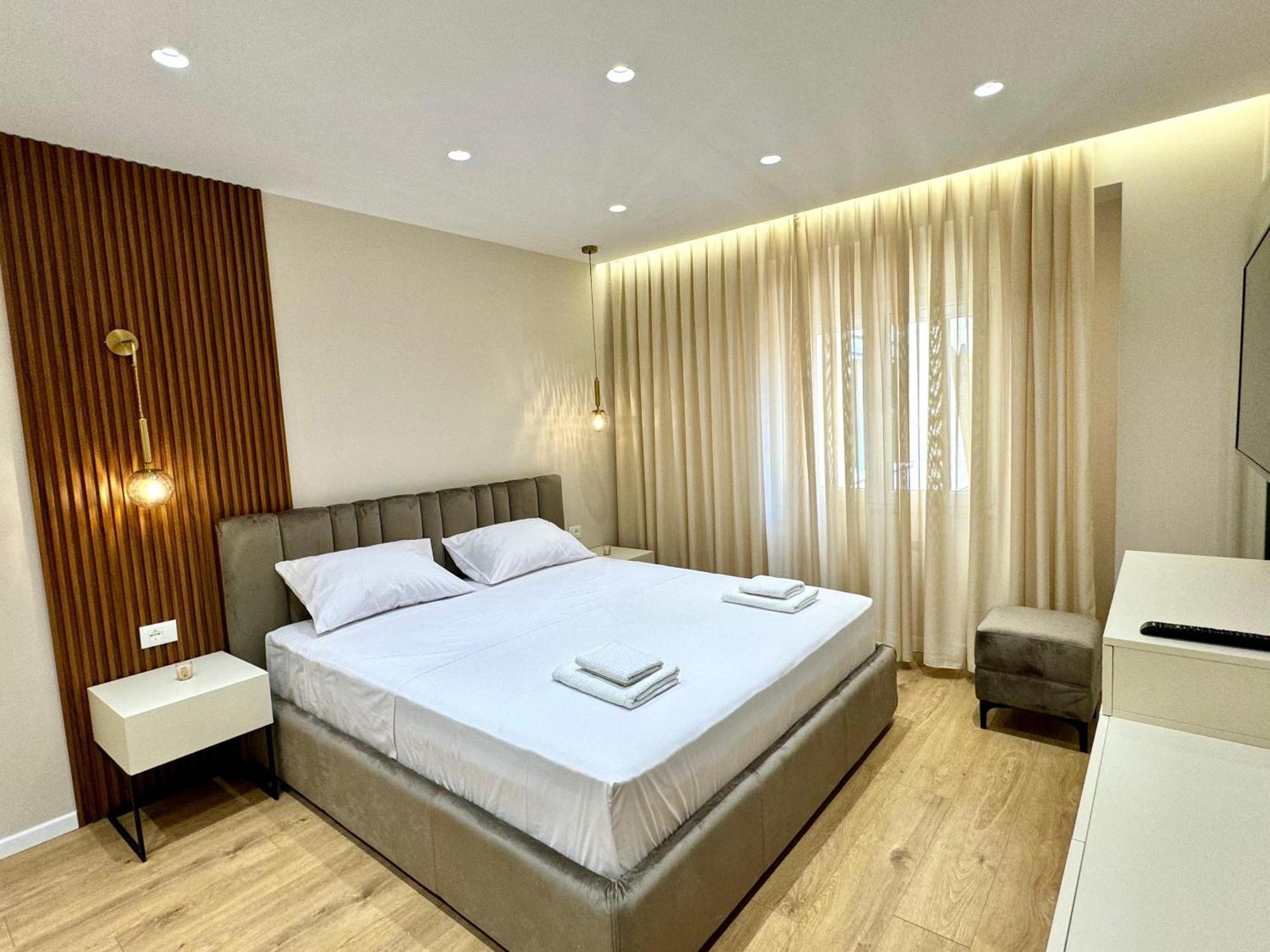 E&R Apartments At Myslym Shyri Tiranë Ngoại thất bức ảnh