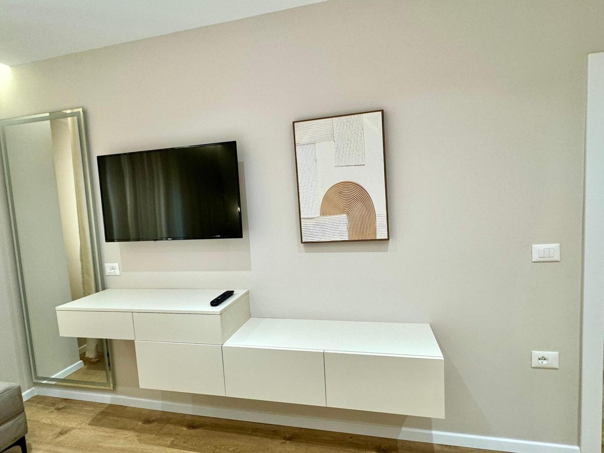 E&R Apartments At Myslym Shyri Tiranë Ngoại thất bức ảnh